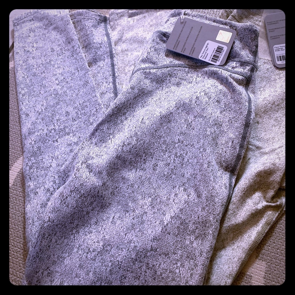 NWT Gym Shark Leggings (2)